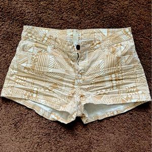 Woman’s Aztec print H&M shorts